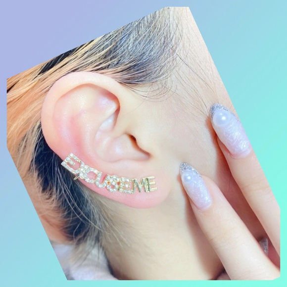 ‘Excuse Me’ Ear Cuff ✨GOLD✨ - Picture 1 of 2